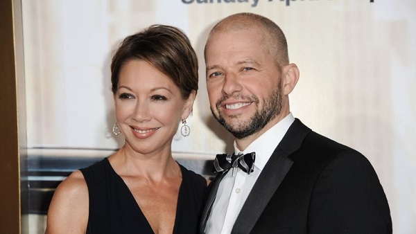 Lisa and Jon Cryer looks happy from their ongoing relationship.