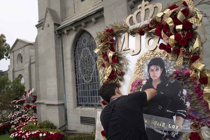 Michael Jackson served by fans in 10th death anniversary.