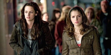 Anna Kendrick as Jessica Stanley in Twilight with Kristen Stewart.