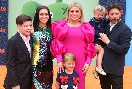 Brandon Blackstock with his wife Kelly Clarkson and four children.