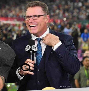 Howie Long flaunting his Diamond wedding ring