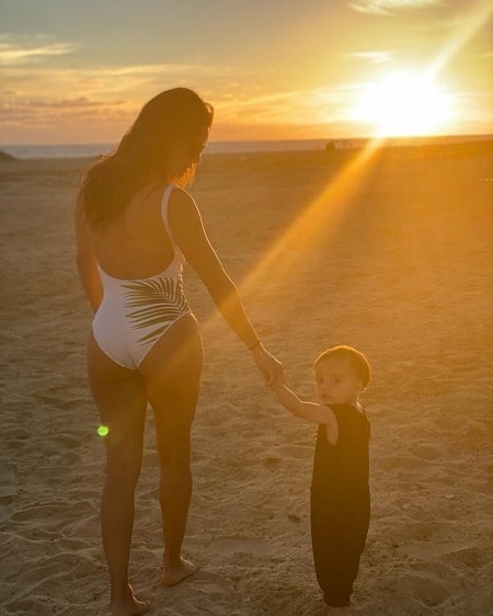 Santiago Enrique Bastón with his mother Eva Longoria watching the sunset.