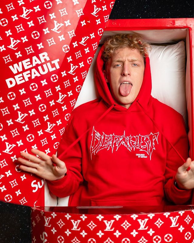 tfue is wearing a red hoodie.