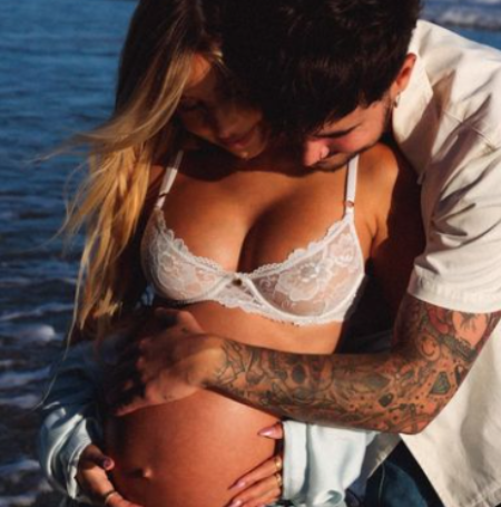 In September 2019, Ayla Woodruff began dating Kian Lawley, who is a YouTuber and a former member of Our2ndLife.
