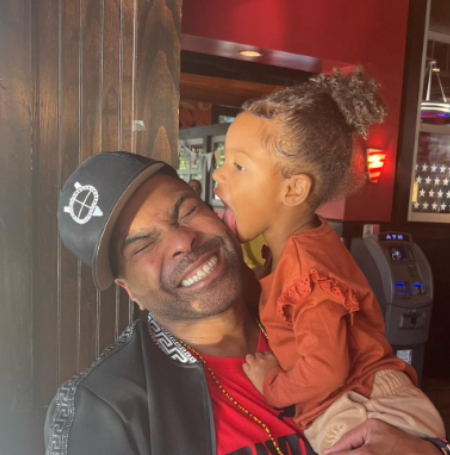 Story Asaundra Lumpkin's father Ginuwine, whose real name is Elgin Baylor Lumpkin, is an American artist known for his music.