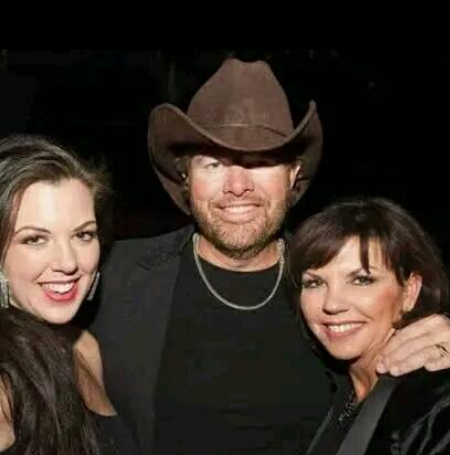 Shelley Covel Rowland has two younger siblings, forming a trio in their family.