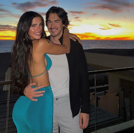 Barbara de Regil and Fernando Schoenwald posing for a photo shoot for their Instagram feed.