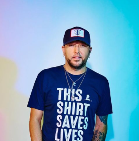 Jason Aldean is a country music star who has been making waves in the industry for over a decade.