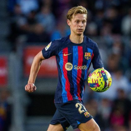 Mikky Kiemeney's fiance Frenkie de Jong is a professional football player from the Netherlands.