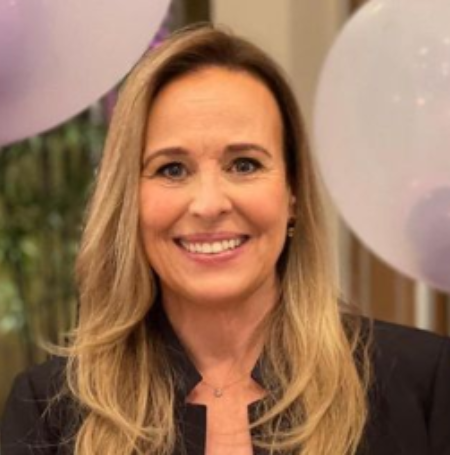 Elizabeth Francis Frakes' mother is Genie Francis.