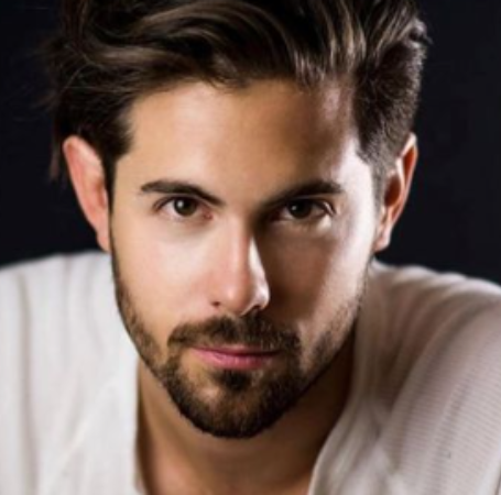 Julie Gonzalo and Chris McNally has a child together.